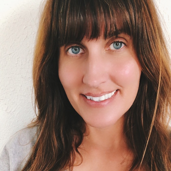 Meet your Posher, Lisa - Picture 2 of 10